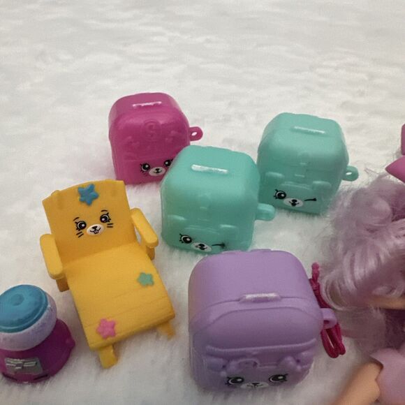 Shopkins Shoppies Pommie Shop Doll 5" with Various Figures and Furniture Lot - Picture 5 of 10